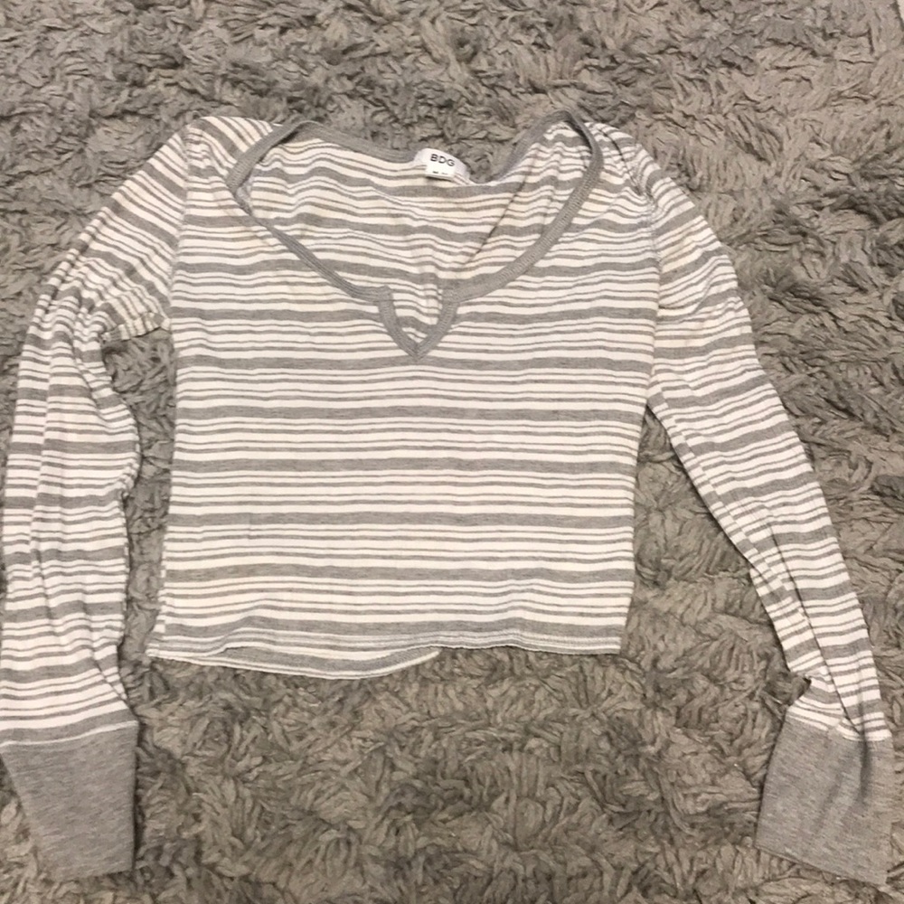 grey long sleeve crop tops